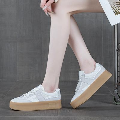 Женские кожаные кроссовки на толстой подошве с мягкой подошвой, маленькие белые туфли, весенние новые универсальные сетчатые дышащие повседневные кеды для скейтборда