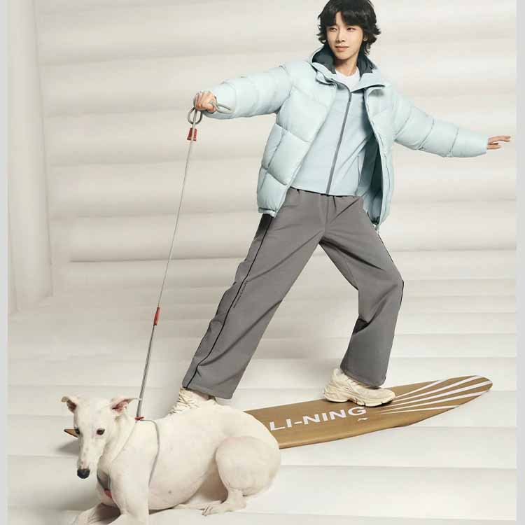 Li Ning Sports Lifestyle Series Letter Logo Межсезонье Запасной Принт Ветровка Свободный Короткий Пуховик Унисекс Куртка Светло-Голубая AYMT349-4