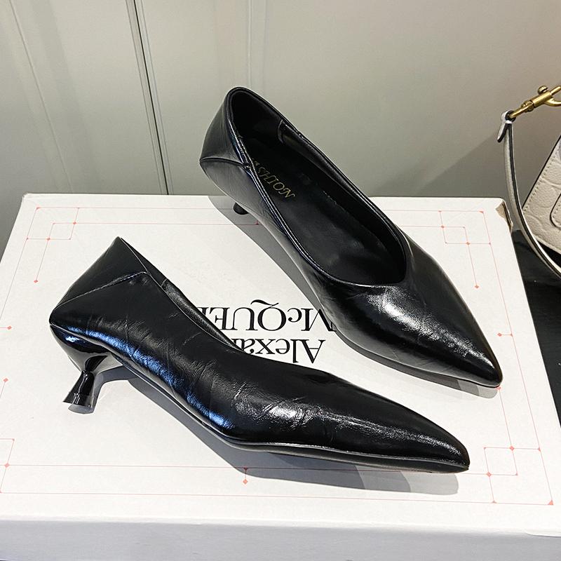 Мода 2024 года, зимняя новая верхняя одежда для женщин, большие размеры, неглубокие туфли-лодочки, кожаный верх, универсальные и удобные женские туфли на высоком каблуке