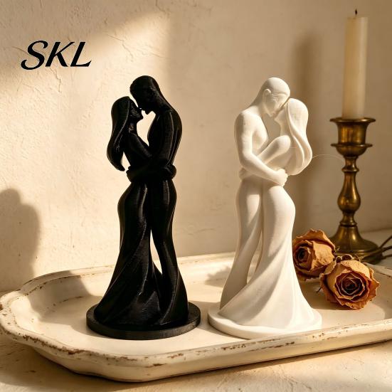 3D Molded Couple Art Printed Black & White Hugging Statue, Minimalist Modern Sculpture with Abstract Embrace Statue Form, Romantic Desk Decor