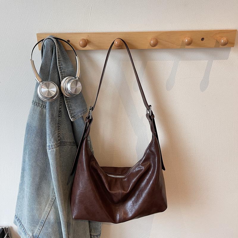 Ретро сумка женская большой вместимости 2025 новая осень и зима универсальная повседневная на плечо сумка-мессенджер сумка-тоут для поездок на работу