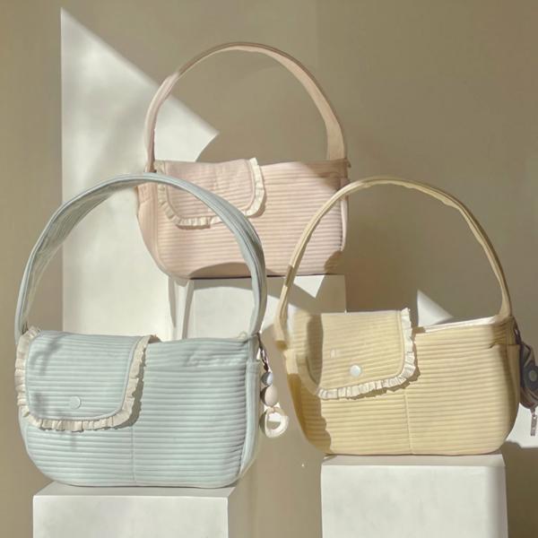 Daily Life Pet Dog Sling Bag Swaddle Carrying Bag Front Bag, Korean Pet Shampoo