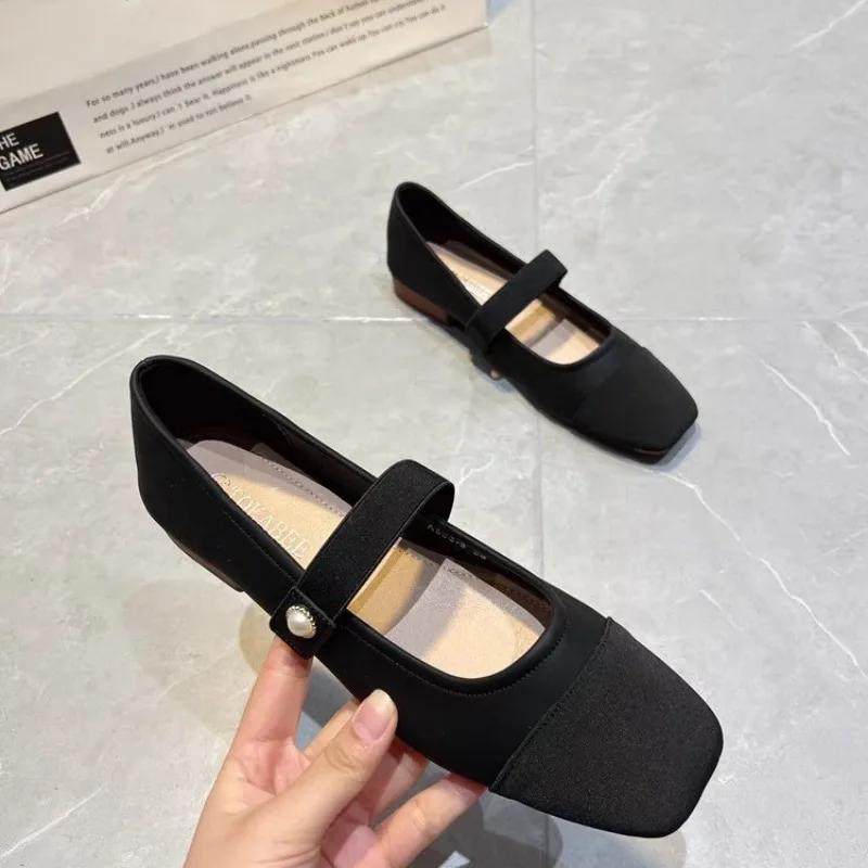 Новые модные женские туфли на плоской подошве с черным носком, туфли Мэри Джейн с жемчужной пряжкой, кожаные туфли в стиле пэчворк, разноцветные туфли на плоской подошве без застежек, весна
