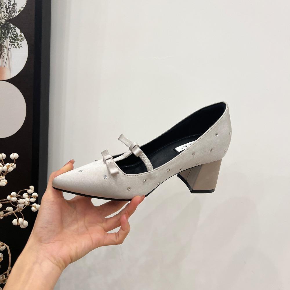 Внутренняя часть высокие женские туфли шелковый бант толстый каблук одинарные туфли 2025 весна новые высококачественные стразы острые высокие каблуки для женщин