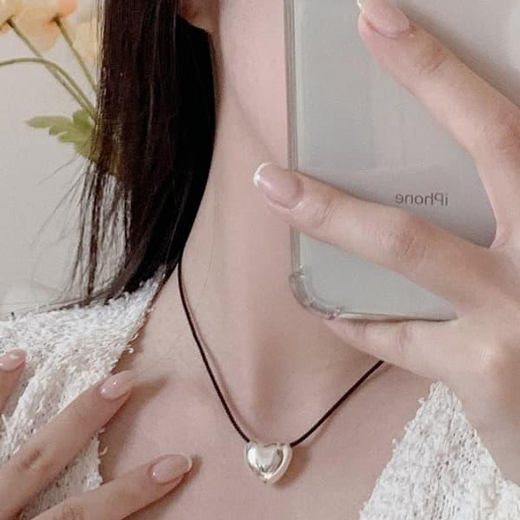 Women's String Kitsch Heart Black String Necklace