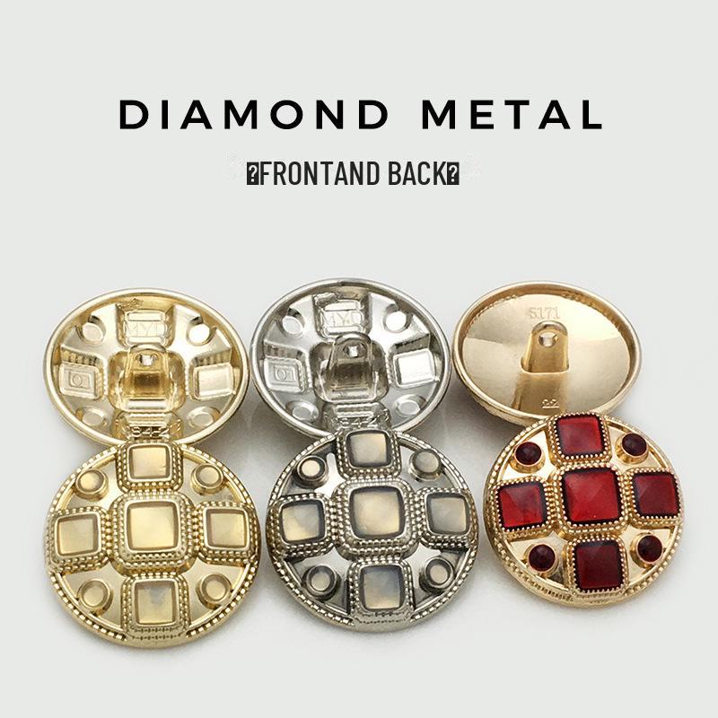 Пиджак с круглыми металлическими пуговицами и меховой отделкой - женский свитер-пальто