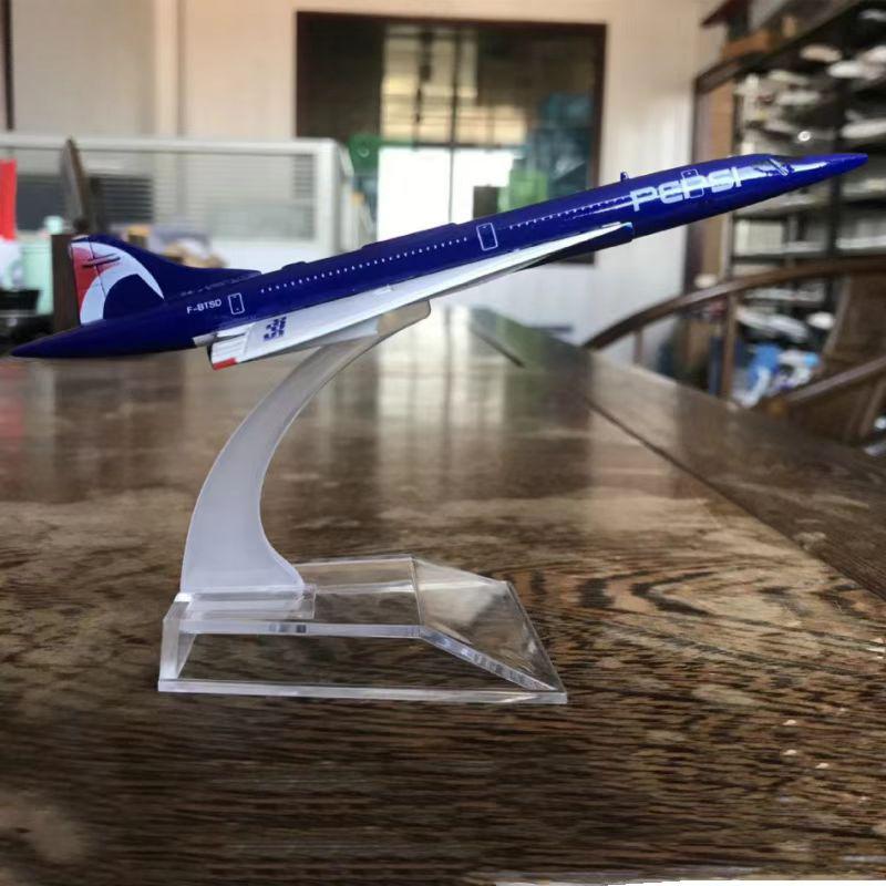 Модели из сплава президентских самолетов: ATR FK50, C919, A350, B747, A320, A330, A380
