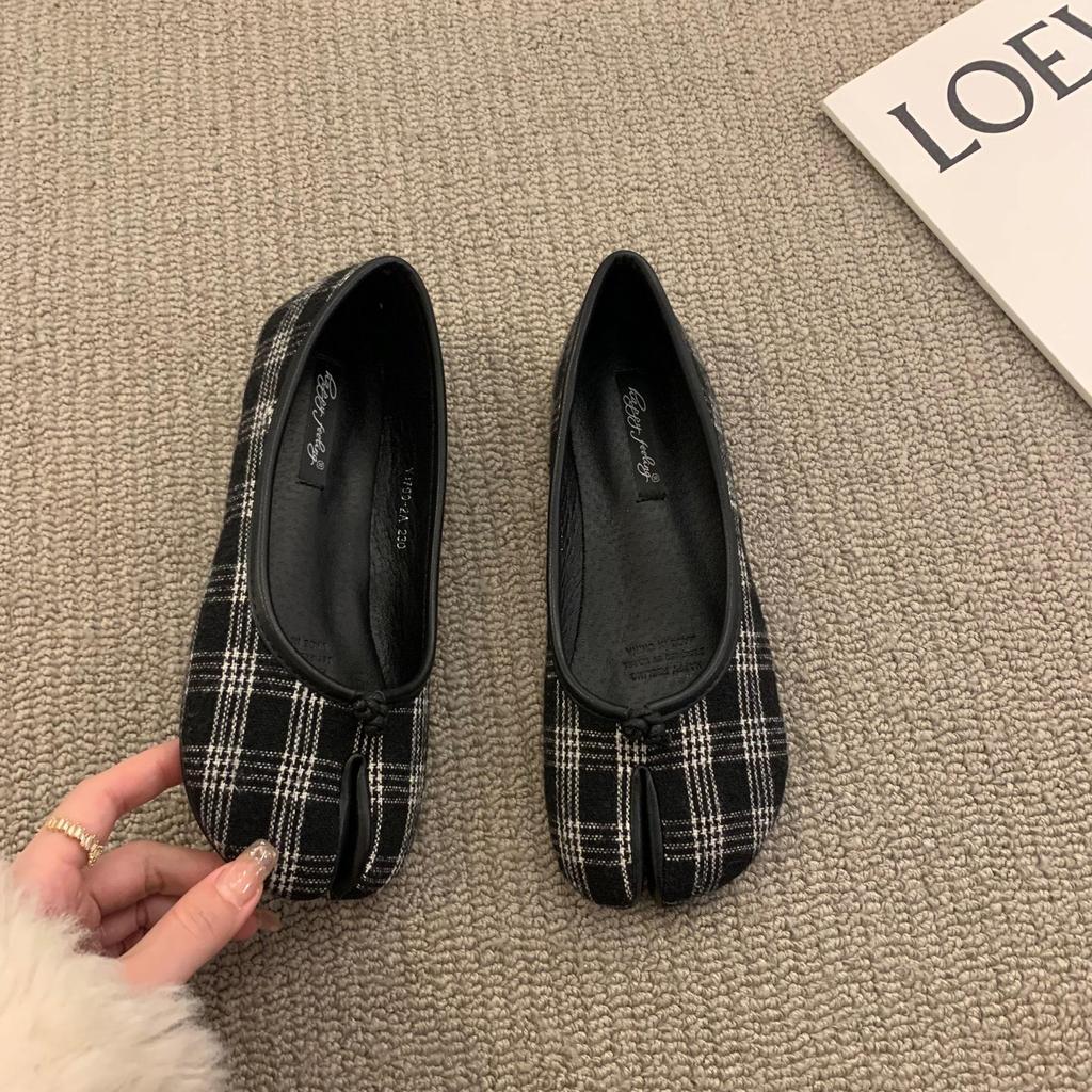 Женские красные туфли-лодочки с плоской подошвой и раздельным носком – весна/осень 2025 г.