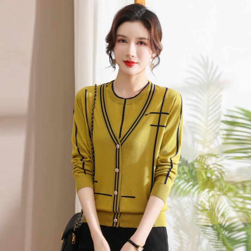 New Middle-aged and Old Women's Age-reducing Leave Two Pieces of Mother Spring Clothes New Suit Knitted Cardigan Fashion