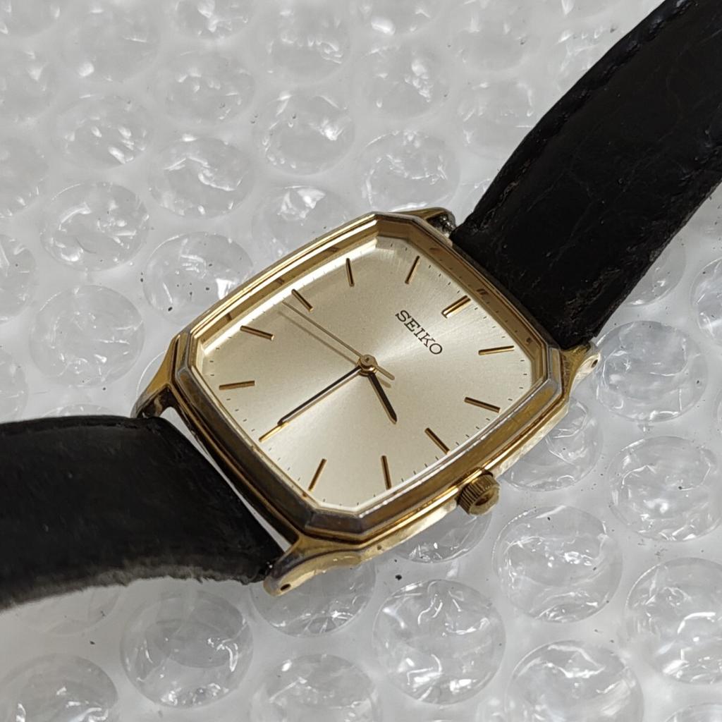 SEIKO Vintage Watch Gold Quartz Square Gold Dial Unisex Watch Management K26R moving [Working Condition] 7N01-HAC0