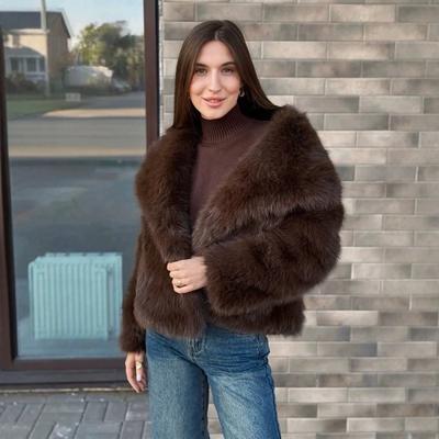 Короткое пальто из искусственного меха с объемным воротником Женская уличная мода Шикарная верхняя одежда Кофейный цвет