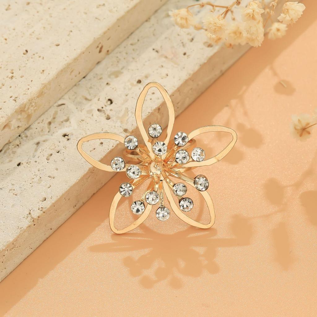 Accessories Fashion Metal Hollow Diamond Flower Necklace Earrings Temperament Elegant Bracelet Ring Set