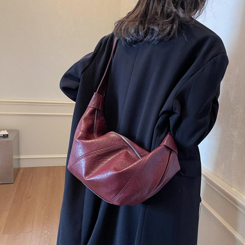 Плечо 2025 Универсальная сумка-мессенджер Корейское издание Сумка с чувством тренда Нишевая ins Пельмени Зимняя мода Складная сумка
