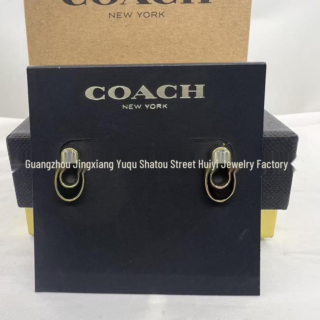 COA Серьги-гвоздики Coach с логотипом C, разноцветные стразы, позолоченные: Художественный, Универсальный, Роскошная мода