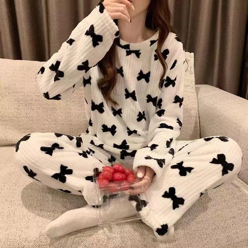 Милая осенне-зимняя пижама для женщин, новая коралловая бархатная теплая утолщенная домашняя одежда с длинными рукавами, комплект на Рождество, день рождения