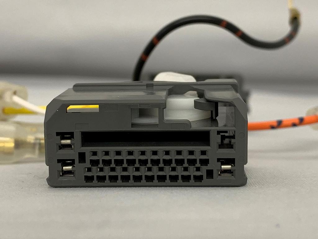 Street Plus Honda Vehicle 24P MC Front Connector Power Output Branch Harness Mr. AH-88