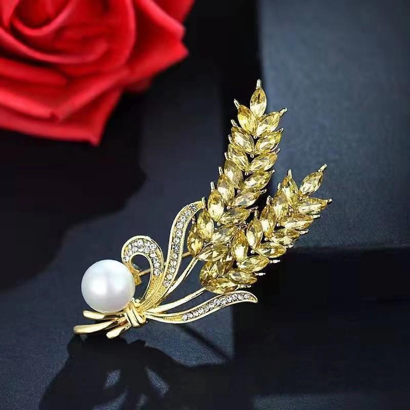 High-End Women's Brooch Collection: Butterfly, Camellia, Pearl Designs - Elegant Jewelry for Christmas & Men's Clothing Accessories