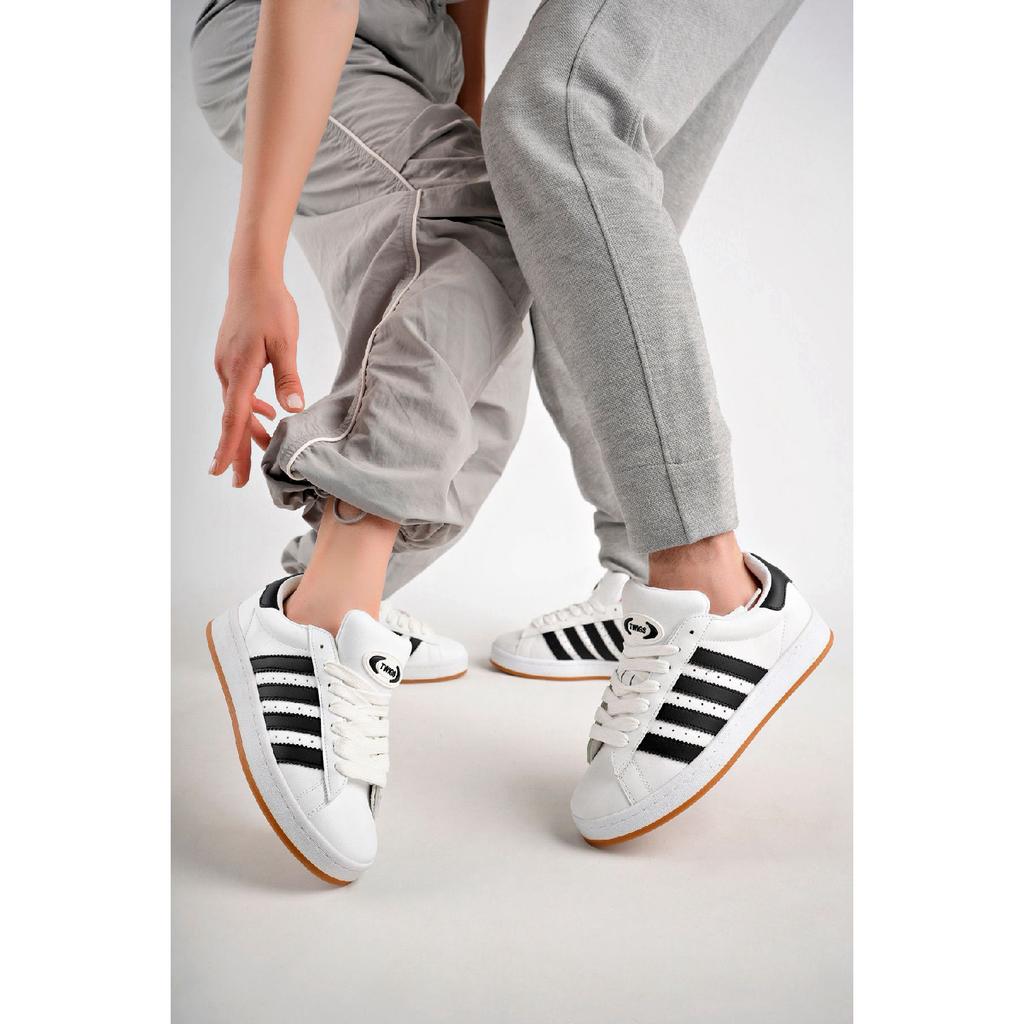 Спортивные кроссовки черные белые