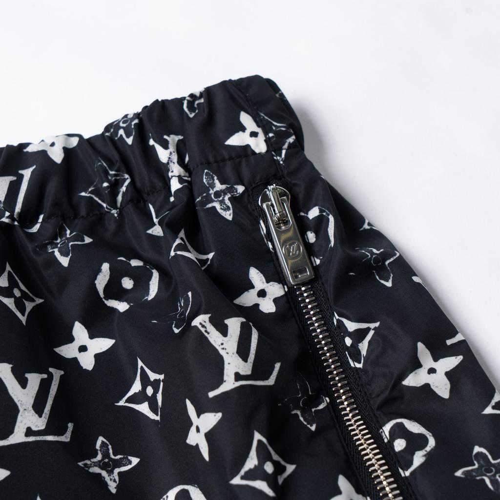 Louis Vuitton Шорты с монограммой в стиле трафарета 1A5TSP