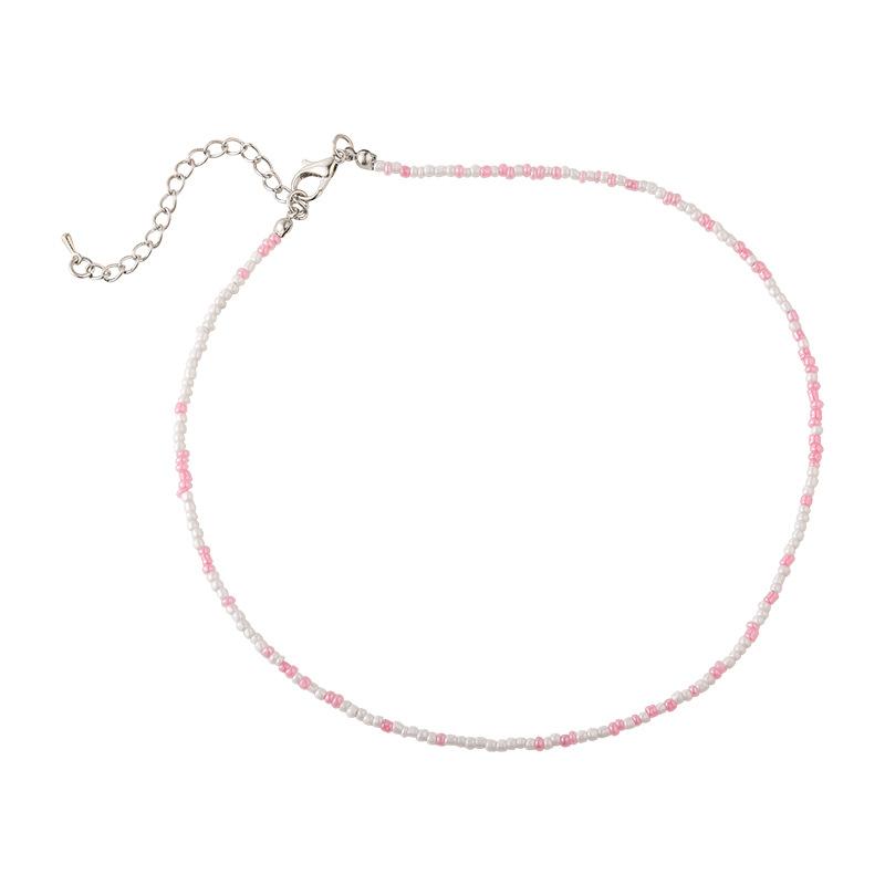 Новое ожерелье из рисовых бусин конфетного цвета милое и милое, а молодые девушки носят летние колье-колье.