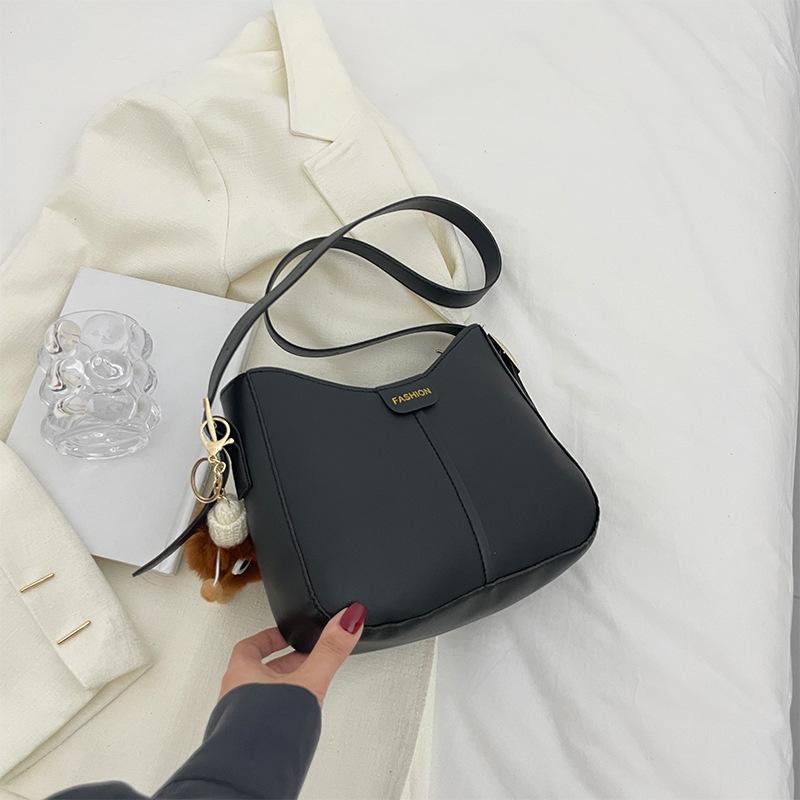 Повседневная сумка большой вместимости 2025 новая модная сумка-мессенджер женская на плечо однотонная простая сумка-ведро