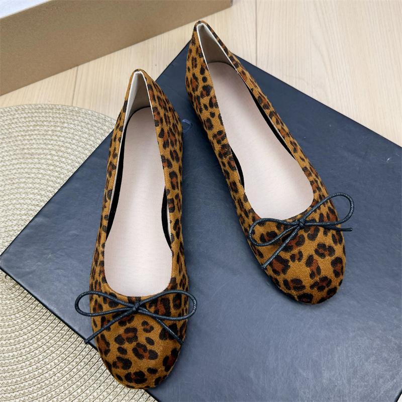 Модные балетки для женщин 2025 Новые ретро балетки с бантом-бабочкой из замши с мелким круглым носком Женская обувь больших размеров 44 43 42