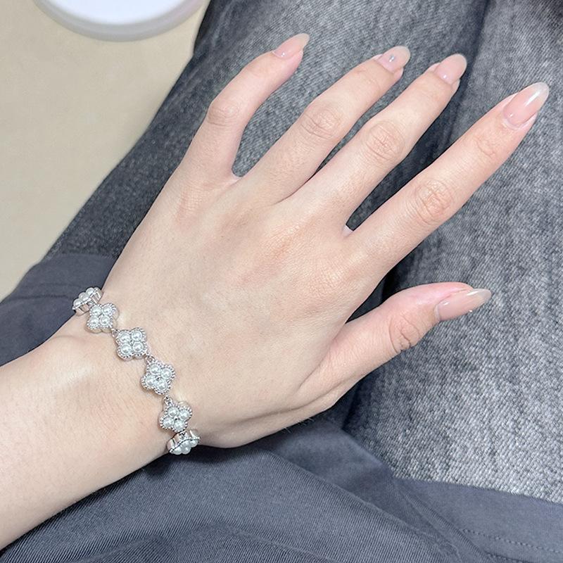 Summer Four Leaf Grass Thin Beizhu Bracelet Women's Gold Plated Glossy and Versatile Fluffy Skirt Lolita Style Pearl Bracelet