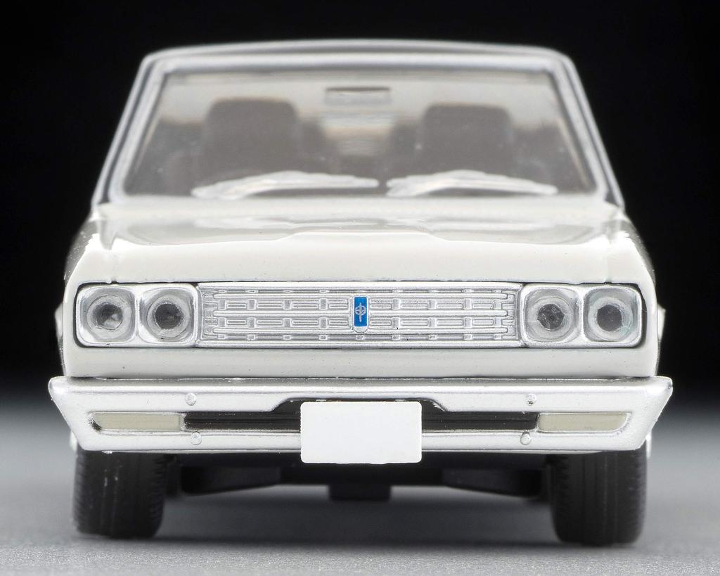 Tomica Limited Vintage Scale Nissan Cedric Personal Deluxe V 1970 Model 1/64 LV-37b (White/Black) (Finished Product)