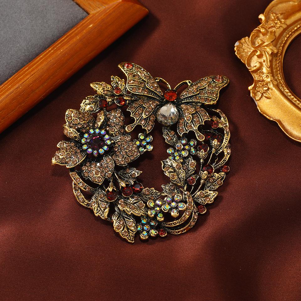 Baroque Vintage Butterfly Wreath Brooch Pins Coat Accessories Suit Corsage