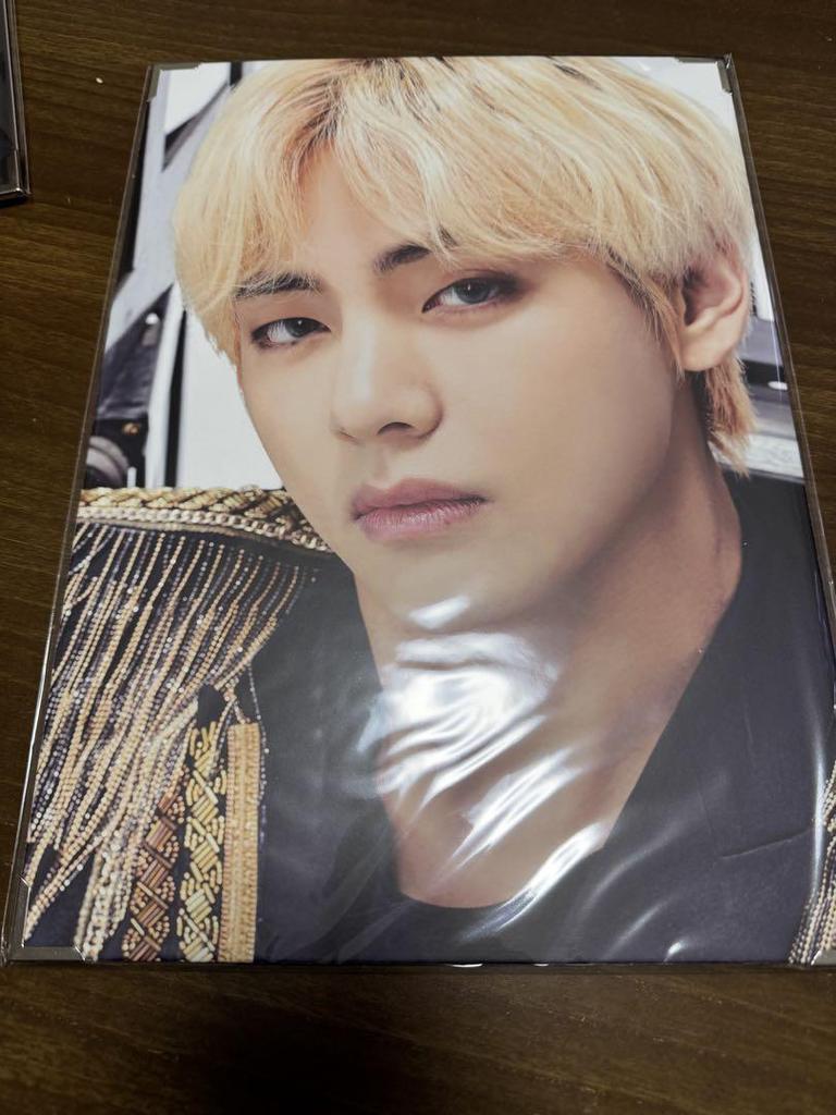 [USED] BTS V Tae Premium Photo Bundle