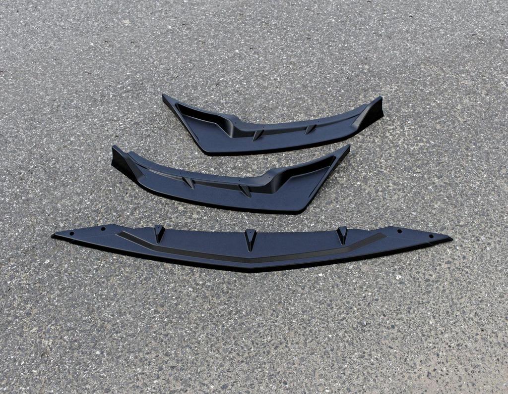 Современный комплект переднего сплиттера и заднего спойлера для Ford Fiesta: Сплиттер, жабры и защиты бампера в боевом стиле