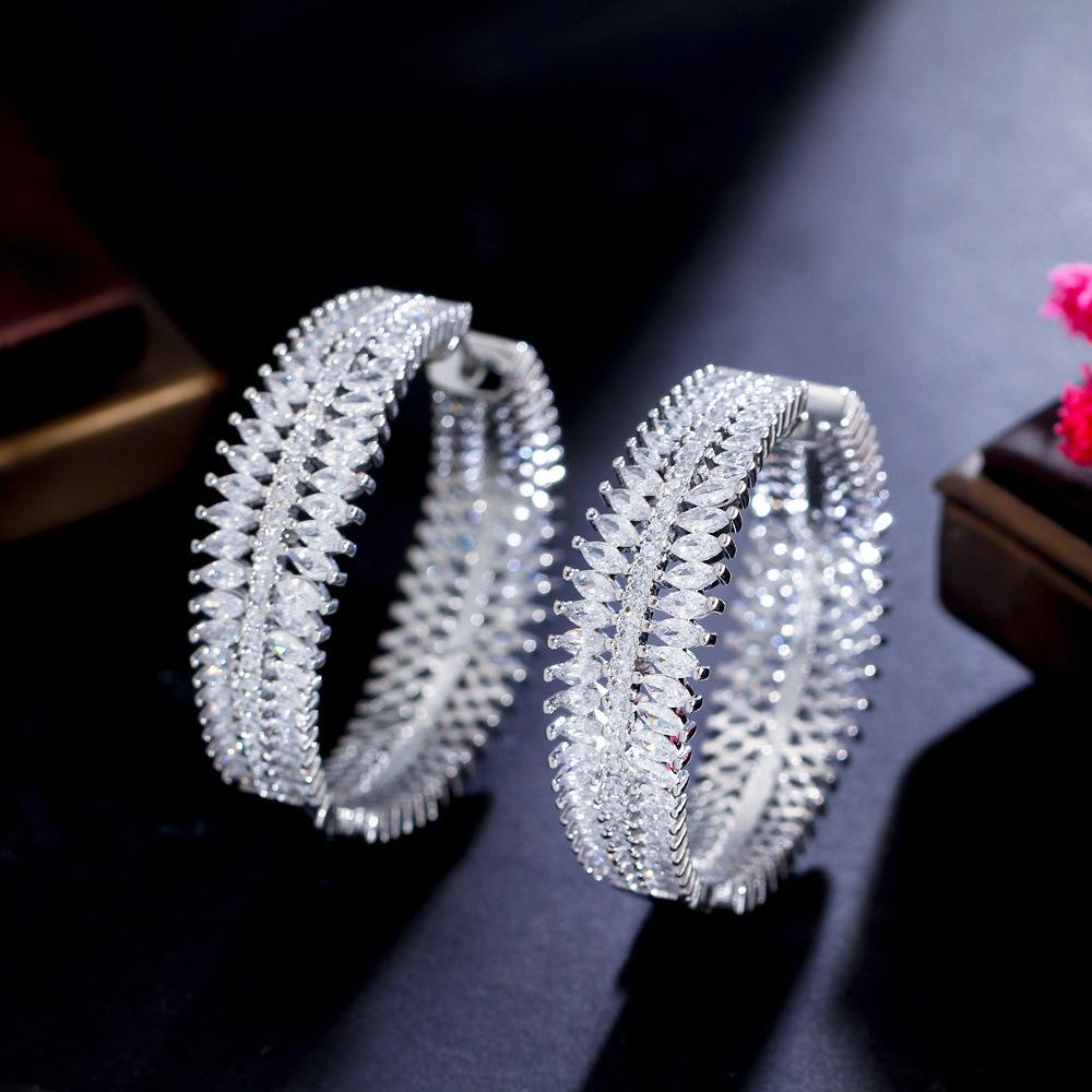 Дизайн в стиле легкой роскоши, серьги-пшенички, ювелирные изделия, микроинкрустация цирконом, серьги-большие кольца