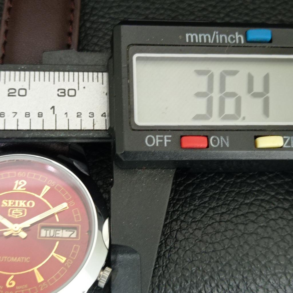 ЯПОНСКИЕ ВИНТАЖНЫЕ ОТРЕМОНТИРОВАННЫЕ АВТОМАТИЧЕСКИЕ МУЖСКИЕ ЧАСЫ SEIKO 5 7009A КРАСНЫЙ ЦИФЕРБЛАТ a445548-1