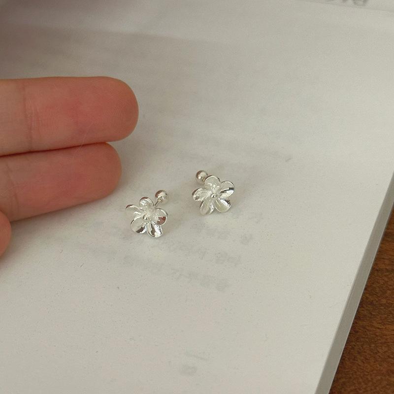 Серьги-гвоздики Mori Flower, женственные, простые, темпераментные, фея, порхающие, маленькие серьги-цветы с винтовой пряжкой