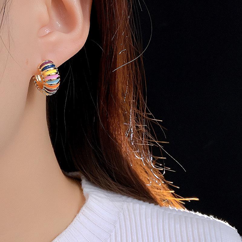 Элегантные ретро серьги-капли с дофаминовым эффектом: Красочные и универсальные клипсы-круги для ушей для роскошного штриха