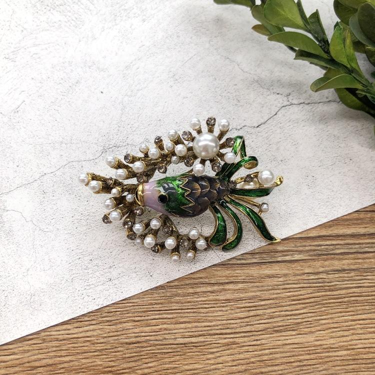 Forest Retro Fairy Tale Versatile Brooch Bee Pearl Temperament Brooch Pin Coat with Accessories