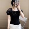 Классическая летняя женская футболка с сеткой, оборками, цветочной отделкой, квадратным вырезом и короткими рукавами. Элегантная бутиковая женская повседневная футболка.