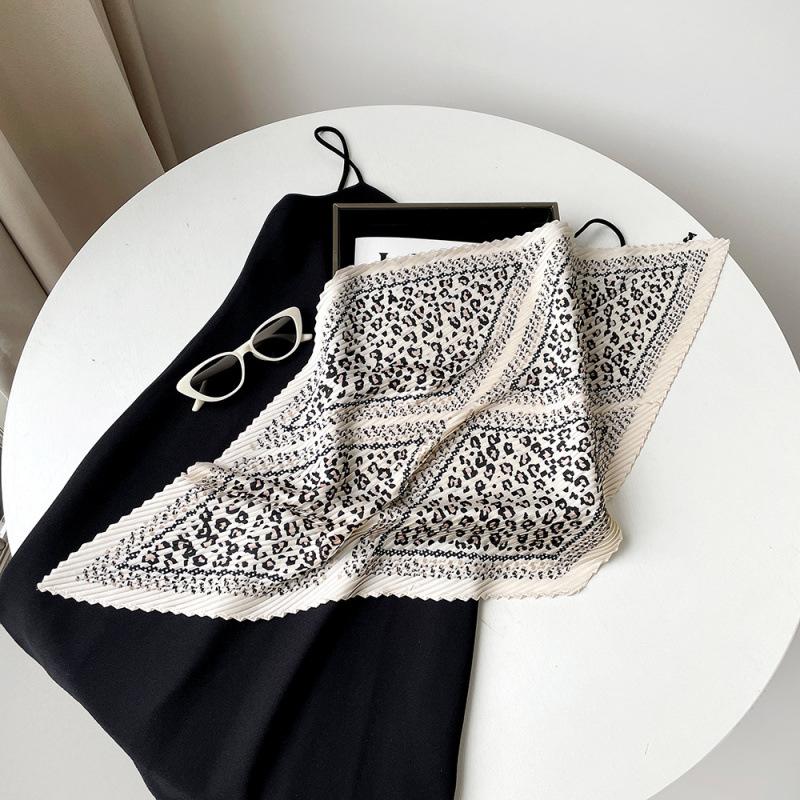 70 * 70 Four Seasons Доступен Новый женский маленький квадратный шарф, высококачественный шарф с буквенным принтом, профессиональный шарф, атласный шарф