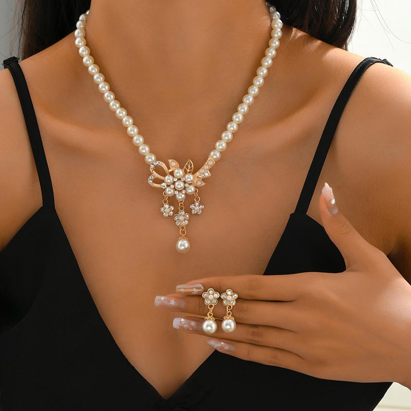 1 Set Women Necklace Beaded Glossy Faux Pearls Rhinestone Embedded Flower