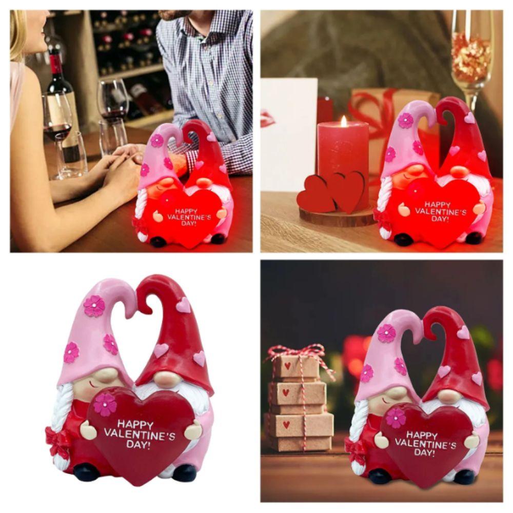 Figurine 5 Inch Resin Gnomes Figurine Love Hearts Snowflakes Design Love Gnomes Resin Material Table Decor Christmas Decoration