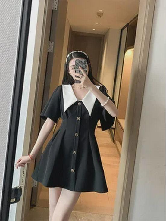 Короткое черное платье с воротником-стойкой 2024 года, весна/лето — большой размер, утягивающий талию дизайн