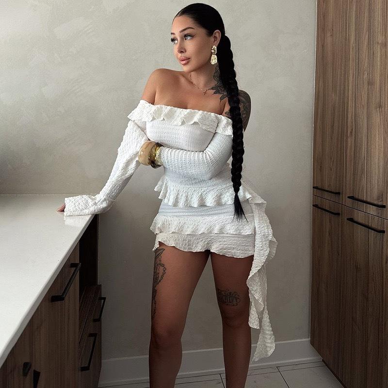 Белое мини-платье-бандаж с оборками, женское платье для вечеринки с открытыми плечами и плиссировкой, без бретелей, с длинными рукавами, лоскутное мини-платье