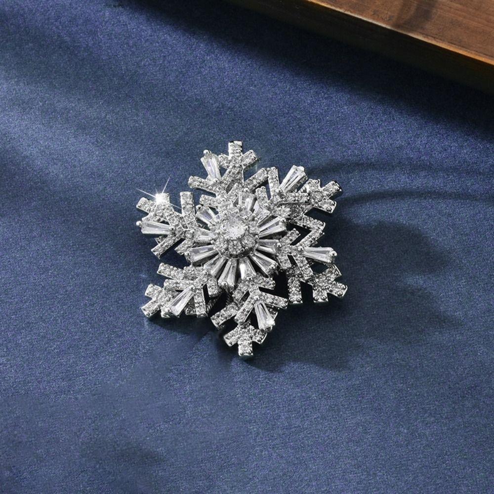 Sparkling Creative Snowflake Pin Rhinestone Zinc Zinc Alloy Zircon Badge Valentine's Day