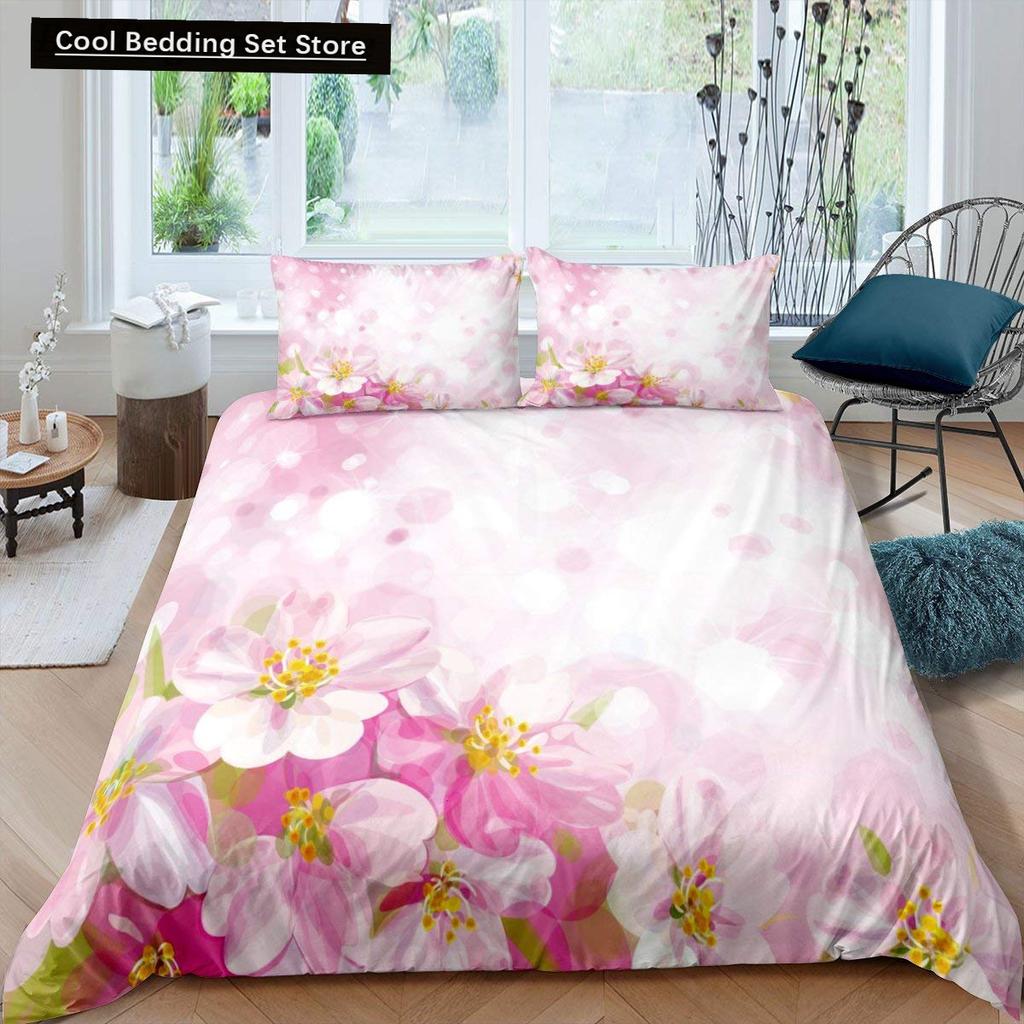 Комплект постельного белья «Цветущая розовая вишня» размера «king-size» и «queen-size» с весенней флорой. Пододеяльник с японскими цветами. Мягкий полиэстеровый чехол.