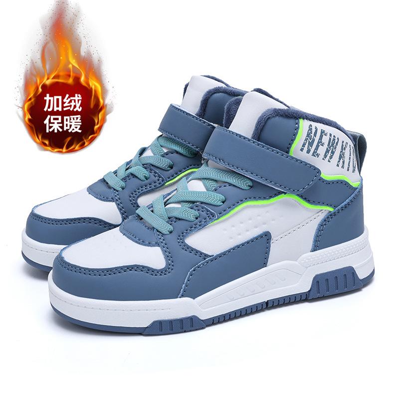 Детская повседневная обувь для скейтборда зима 2025 для мальчиков корейская версия высоких велюровых термоботинок обувь для занятий спортом на открытом воздухе для детей среднего и старшего возраста для девочек