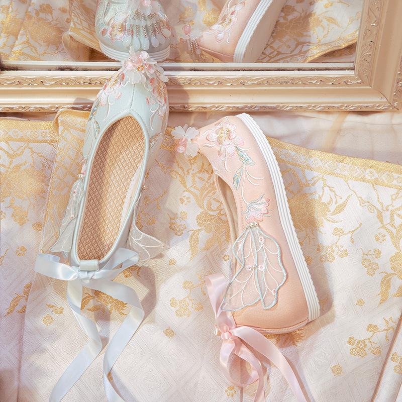 Обувь ханьфу на высоком каблуке, старинная обувь с покатым каблуком, старинная вышитая обувь с жемчугом, изготовленная на заказ, с деформированной головкой, внутренняя высота увеличивается, бант, свадебная обувь