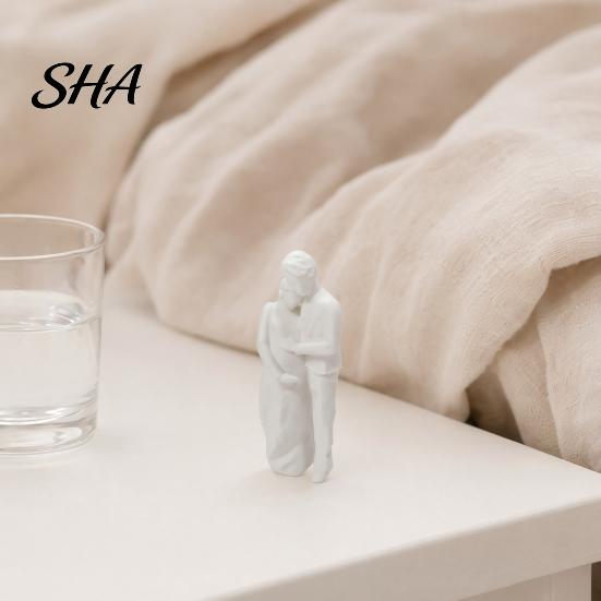Romantic Home Accent 3D Printed Couple Figurine, Husband And Pregnant Wife Embrace Sculpture, Smooth Edge Figurine Lover Statue for Decor, Gifts