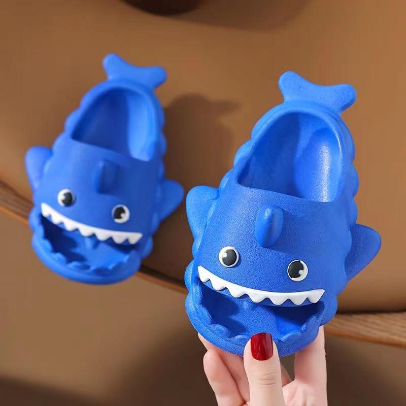 Новое летнее поступление, тапочки с изображением акулы, детские шлепанцы с героями мультфильмов, пляжные тапочки для маленьких мальчиков и девочек, домашние тапочки, детская обувь