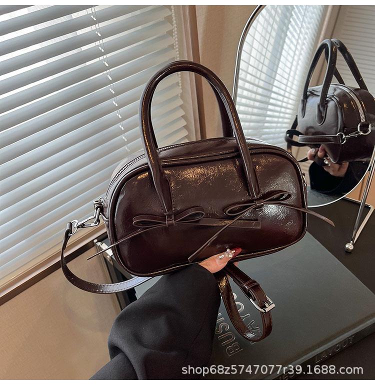 Red Bow Baguette Underarm Bag Women's 2025 New Fashion Commuter Premium Sense Bag Portable Shoulder Bag