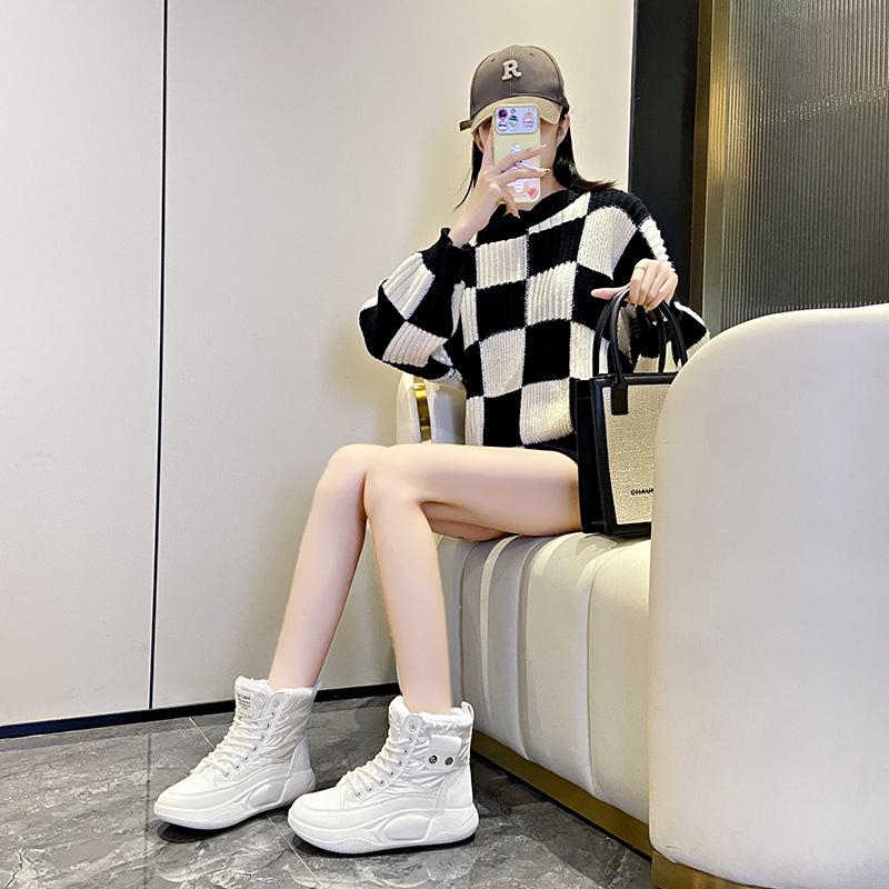 2024 Новые универсальные повседневные теплые высокие студенческие хлопковые туфли на толстой подошве, зимние плюшевые утолщенные нескользящие зимние ботинки для женщин